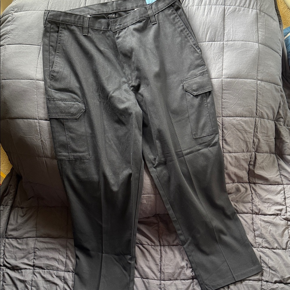 Men's Black Cargo Pants 38/29 NWOT